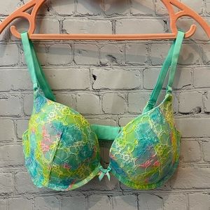 Victoria’s Secret Lace Bra 32DD/E - Like New!